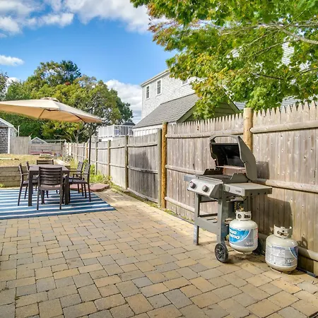 Less Than 1 Mi To Beaches Classic Cape Cod Cottage